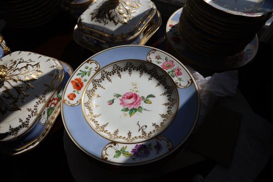 A Chamberlains Worcester dinner and dessert service, c.1816-20, soup tureen 30cm wide
